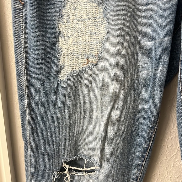 American Rag Blue Jeans- Juniors | Style: Distressed Cropped2 | Size:11 *Vintage - Picture 4 of 12